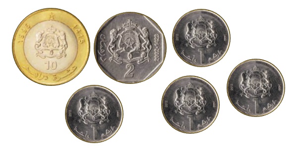 إذا اشترى خالد 3 أقلام بسعر 2.5 ريال للقلم، فكم دفع؟